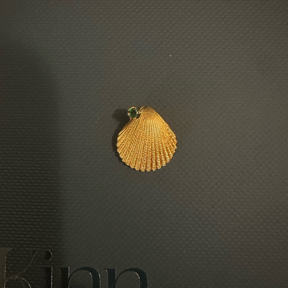 Tiffany & Co. 18K Gold Shell Pendant with Emerald